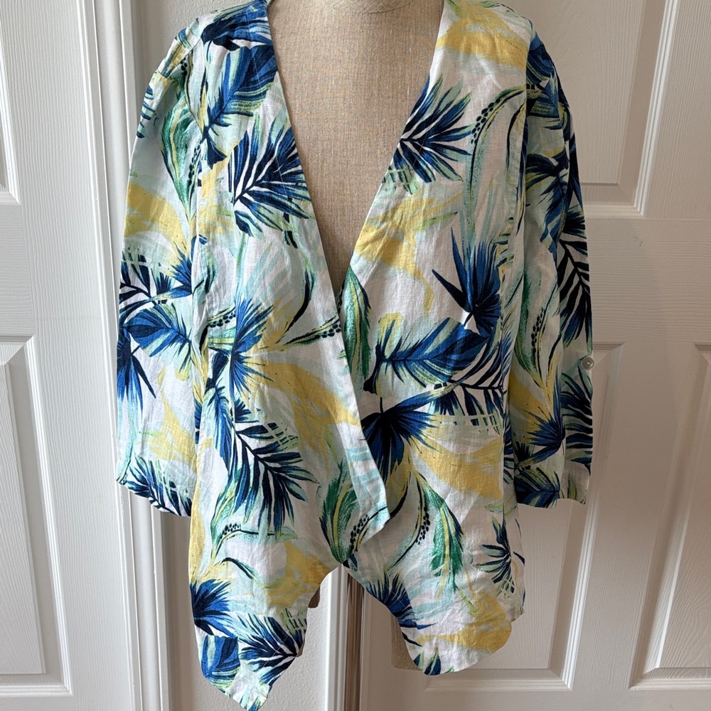Chico’s tropical design jacket /top. Size 3